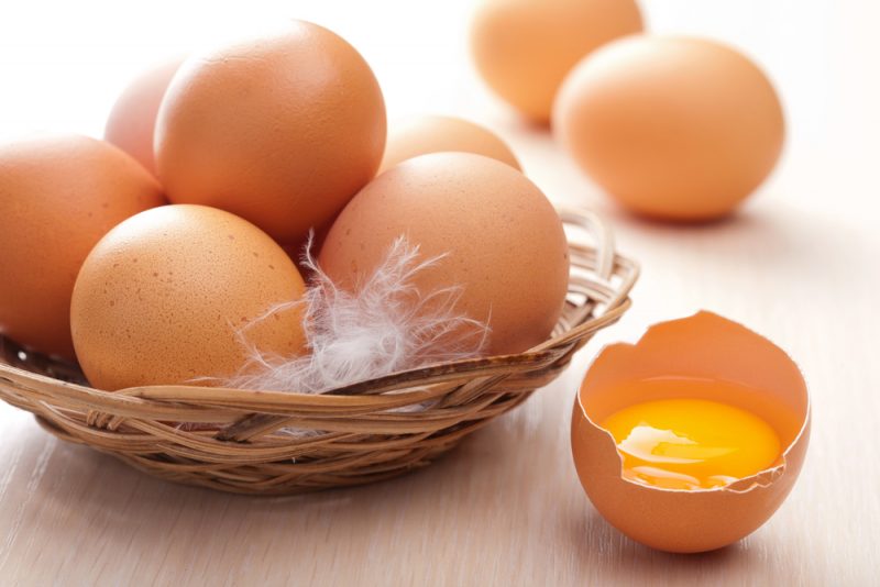 Полезно ли пить яйцо сырое
